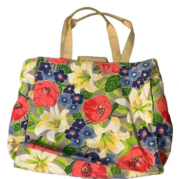 Bath and Body Works beautiful floral tote bag - Picture 3 of 5